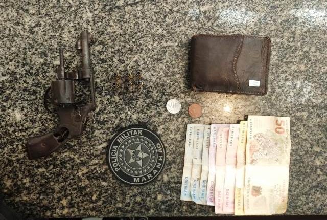 POLICIAIS MILITARES DO 36° BPM PRENDEM SUSPEITO POR PORTE ILEGAL DE ARMA DE FOGO NA CIDADE DE ARARI