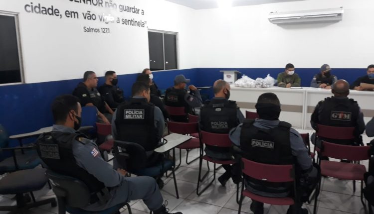 AÇÃO INTEGRADA DAS POLÍCIAS CIVIL E MILITAR CUMPREM MANDADOS DE BUSCA E APREENSÃO NO BAIRRO MARACANA E PRENDE TRAFICANTE DE DROGAS