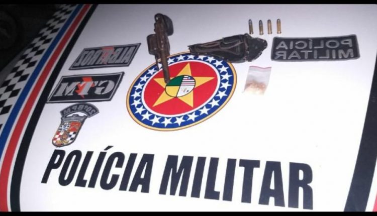 Operação Inquietação: Dupla é presa em flagrante por porte ilegal de arma de fogo e tráfico de drogas na Feira da Cohab