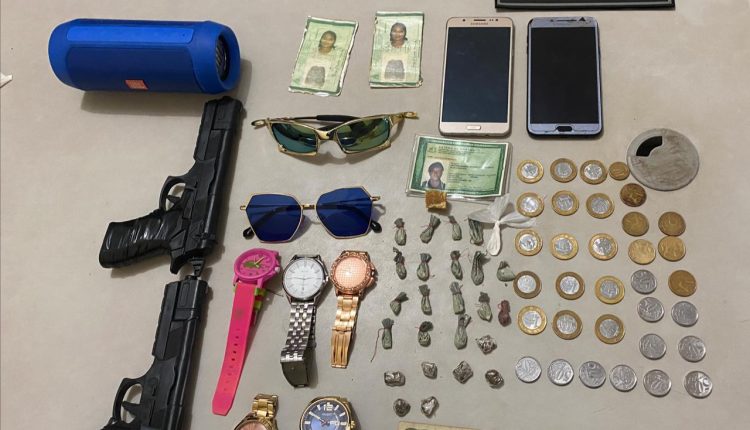 Dupla de traficantes é presa durante operação policial no bairro do Maracanã