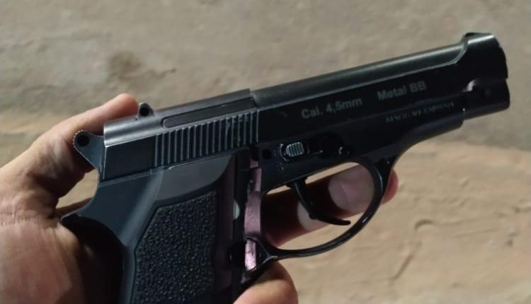 Policiais Militares efetuam prisão de suspeito portando simulacro de arma de fogo em Maracaçumé