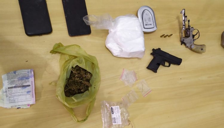 Operação da Polícia Militar resulta em apreensões de drogas, armas de fogo e prisões de traficantes, foragido da justiça e cumprimento de mandados de prisão em Imperatriz