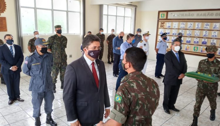 Secretário de Segurança Pública, Comandante Geral da PMMA e Policiais Militares são condecorados no 24º Batalhão de Infantaria de Selva