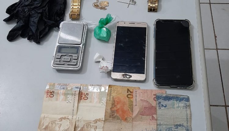 PMs do Bope prendem dois homens acusados de tráfico de drogas na Maiobinha