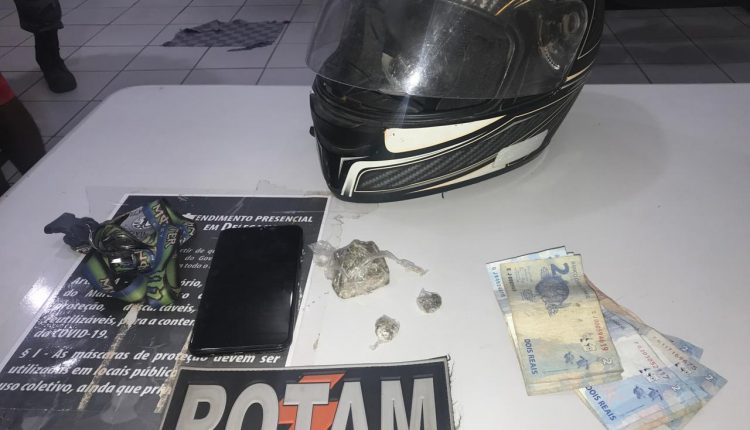 Policiais da Rotam prendem suspeitos de tráfico de drogas em bairro da capital