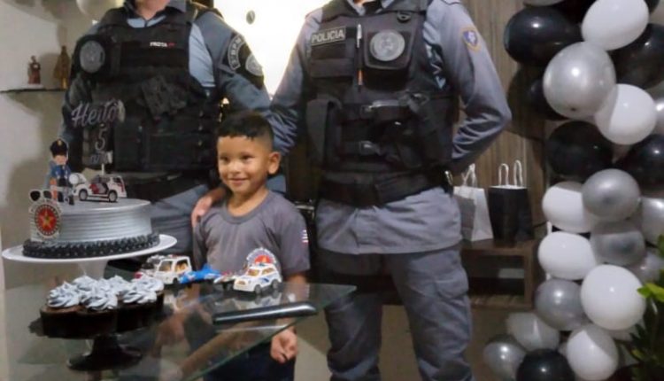 Menino convida policiais militares do 3° BPM para seu aniversário de cinco anos