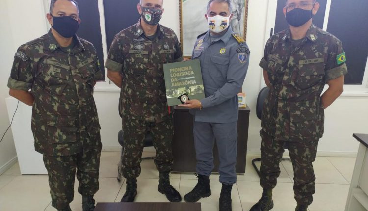 General de divisão ribeiro, comandante da 8ª região militar visita 17º BPM