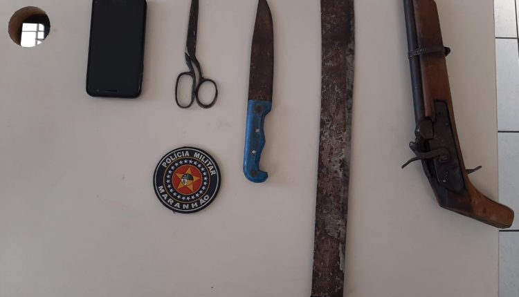 Homem é preso porte ilegal de arma de fogo e descumprimento de medida protetiva em Caxias-MA