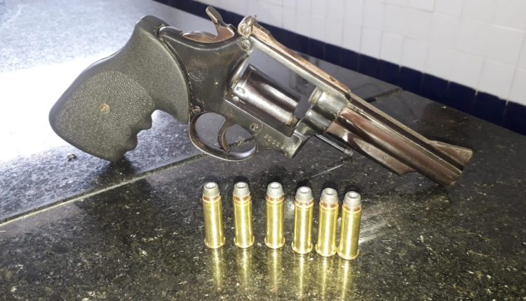 PMMA apreende arma de fogo e prende suspeito de tráfico de drogas na Baixada Maranhense