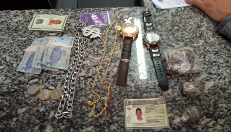 Policiais Militares do 15º BPM apreendem drogas e prendem suspeitos de roubo
