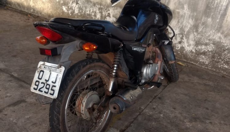 Em ações, policiais do BPChoque recuperam veículo furtado e apreendem drogas