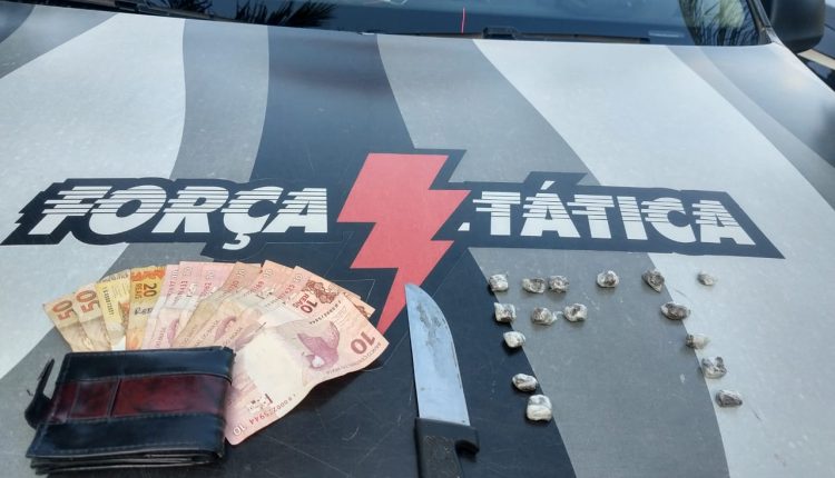 EQUIPE DA FORÇA TÁTICA APREENDE JOVEM POR TRÁFICO DE DROGAS ILÍCITAS NO BAIRRO DA TIJELA EM CHAPADINHA/MA