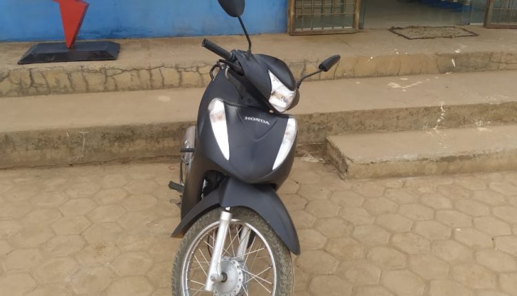 Em ações, Policiais Militares prendem suspeita por tentativa de homicídio e recuperam moto roubada em Buriticupu
