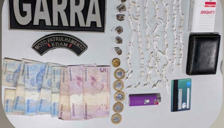 Esquadrão da PM conduz suspeito por tráfico de drogas na Vila Luizão