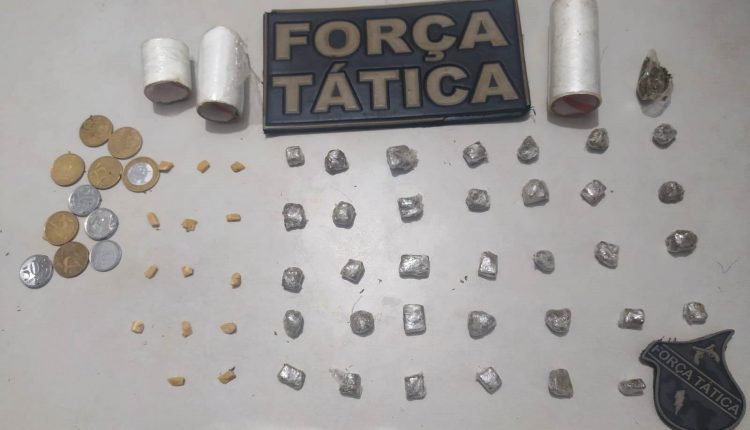 POLÍCIA MILITAR PRENDE SUSPEITO DE TRAFICO E APREENDE DROGAS