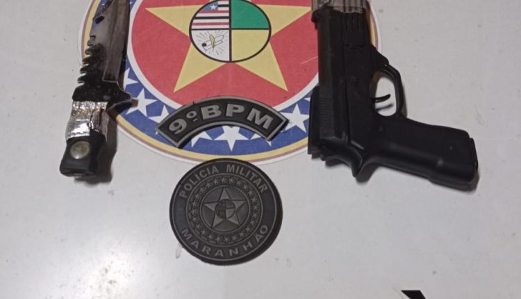 Homem é preso com simulacro de arma de fogo