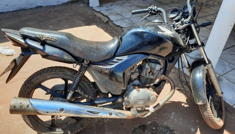 Policia militar prende suspeitos de latrocínio e recupera objetos roubados em Vargem Grande