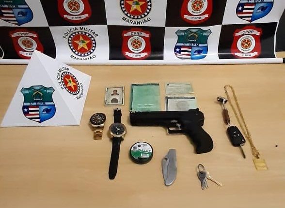 Em Imperatriz, homem é conduzido por portar simulacro de arma de fogo