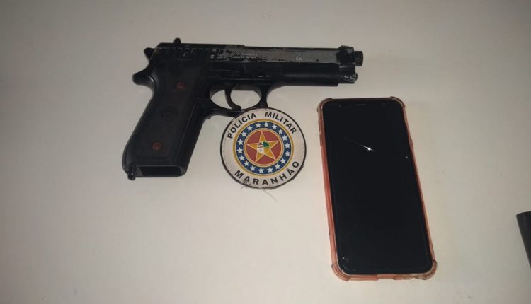 Policiais militares do 28º BPM apreendem simulacro de arma de fogo e veículo roubado
