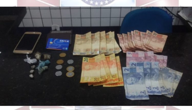 Policiais militares do 36° BPM prendem homens suspeitos de tráfico de drogas e receptação.