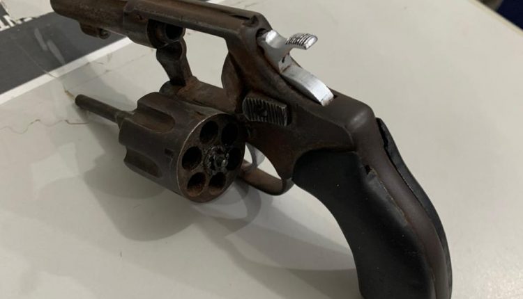 Polícia Militar prende indivíduo por porte ilegal de arma de fogo