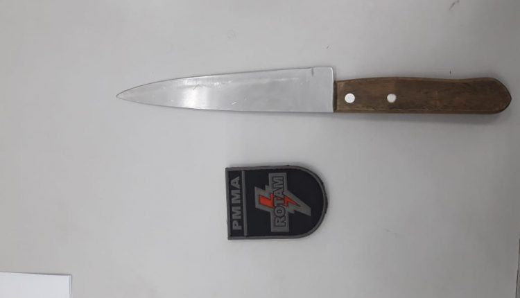 POLICIAS DO BOPE APREENDEM SUSPEITO COM ARMA BRANCA