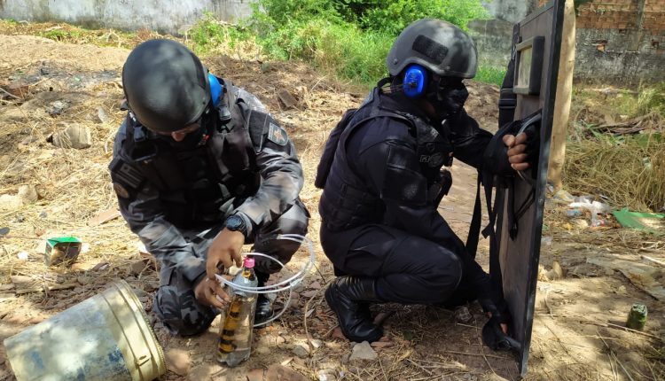 PMMA DETONA ARTEFATO MILITAR EM TERRENO BALDIO DE SÃO LUÍS-MA