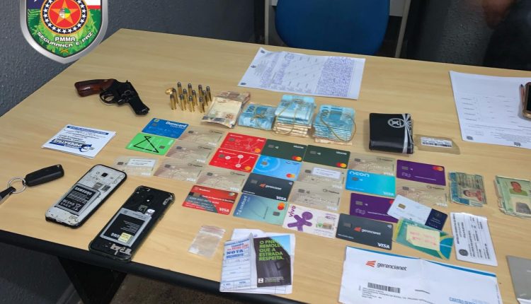 PMMA PRENDE SUSPEITO EM DAVINÓPOLIS COM REVÓLVER, MUNIÇÕES, DINHEIRO E CARTÕES