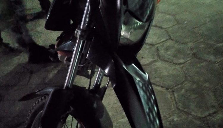 POLÍCIA MILITAR PRENDE SUSPEITO PILOTANDO MOTO ROUBADA