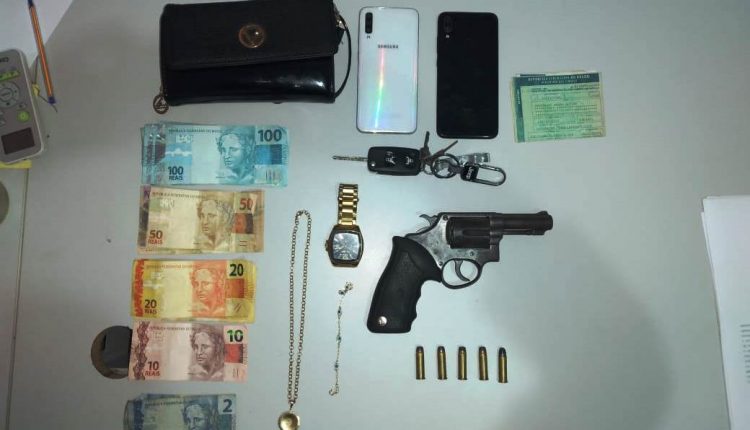 PMMA apreende dinheiro e arma de fogo nas proximidades da BR-222