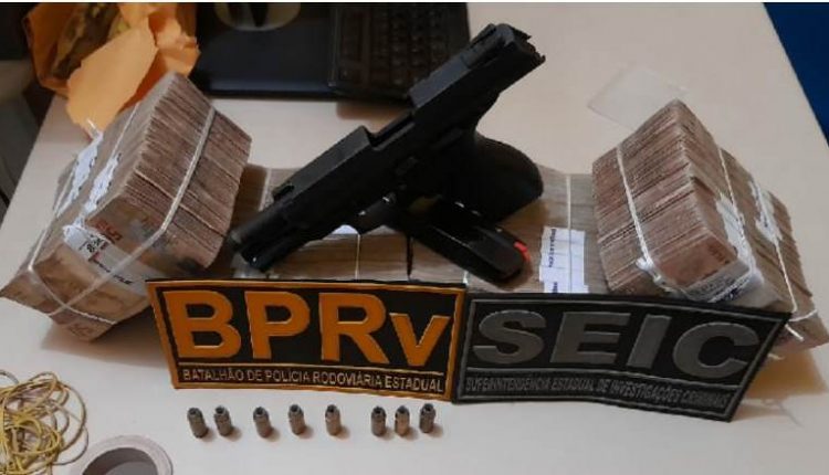 POLÍCIA MILITAR PRENDE SUSPEITOS TRANSPORTANDO 200 MIL REAIS EM SÃO DOMINGOS DO AZEITÃO-MA