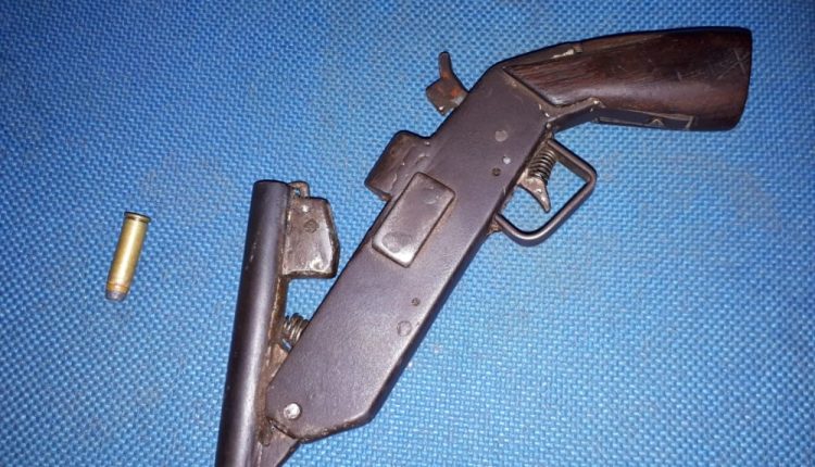 POLICIAIS MILITARES APREENDEM ARMA DE FOGO EM MONCÃO/MA