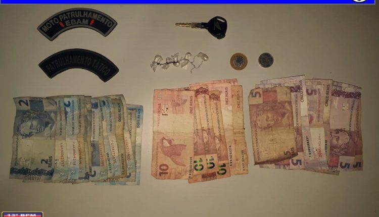 Homem é preso e veículo roubado apreendido