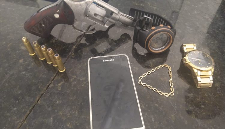 PMMA prende homens envolvidos com crime organizado e faz apreensão de arma de fogo em Viana