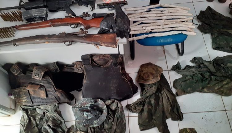 Operação conjunta da Polícia Militar e Civil resulta na prisão de assaltante de banco, apreensão de armamento e explosivos