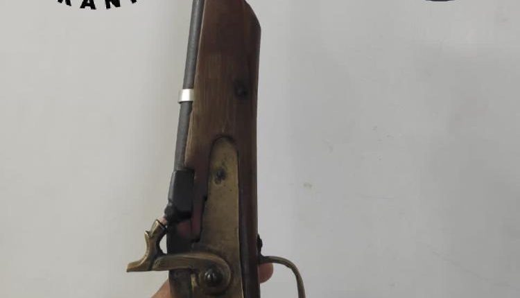 HOMENS SÃO PRESOS COM ARMA DE FOGO EM BARREIRINHAS