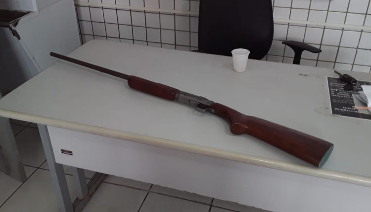 POLICIAIS MILITARES FAZEM APREENSÃO DE ARMA DE FOGO NA AREA DO TAJAÇUABA