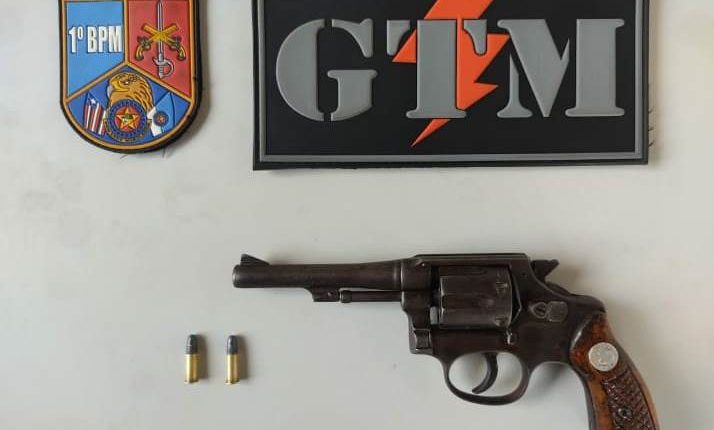 Homem é preso por porte ilegal de arma de fogo