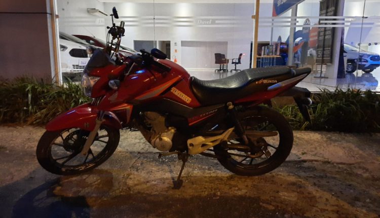 Policiais Militares do Regimento de Polícia Montada – RPMont recuperam moto roubada na Camboa