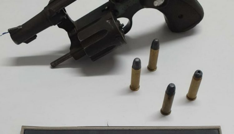 Homem é preso com arma de fogo no Monte Castelo
