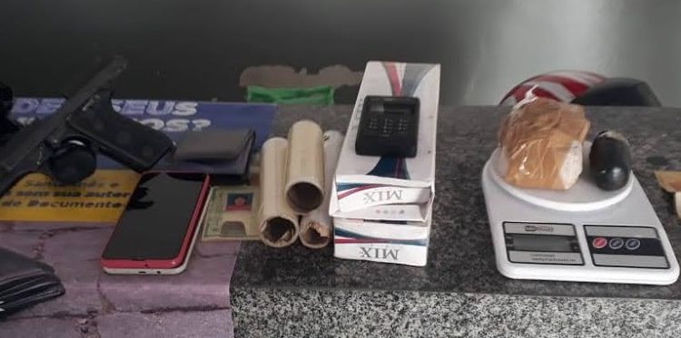 POLICIAIS MILITARES DO 15º BPM APREENDEM PISTOLA, DROGAS E CONDUZEM SUSPEITOS DE TRÁFICO