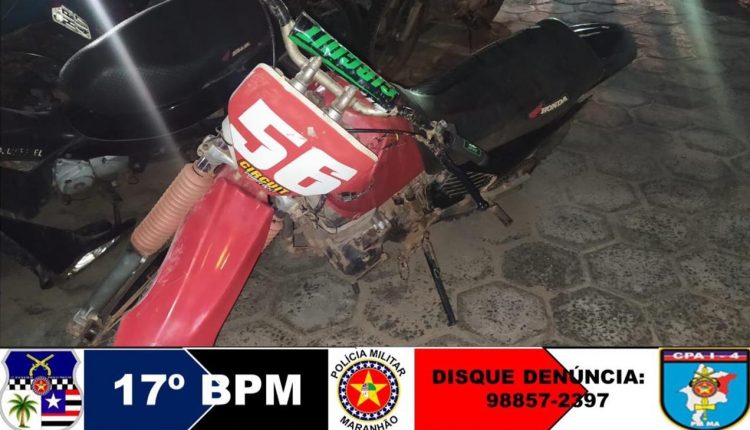 PMMA RECUPERA MOTOCICLETA E APREENDE DUAS ARMAS DE FOGO