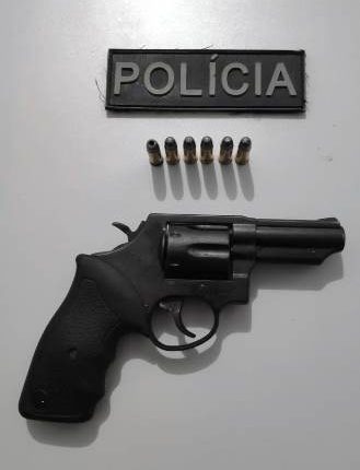 POLÍCIA MILITAR APREENDE REVOLVER EM LAGO DA PEDRA/MA