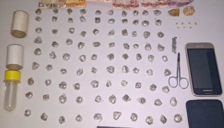 POLICIAIS MILITARES APREENDEM ENTORPECENTES NO PARQUE JAIR