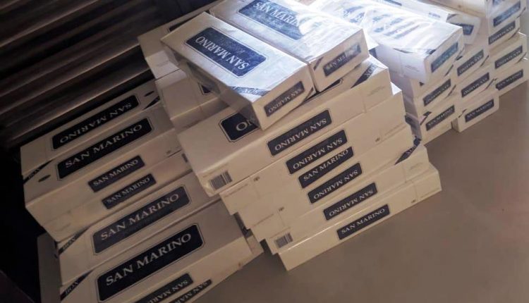 POLÍCIA MILITAR APREENDE 50 MAÇOS DE CIGARRO NA BARREIRA DA ESTIVA