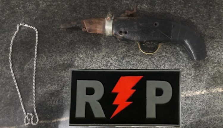 POLÍCIA MILITAR PRENDE SUSPEITO E APREENDE ARMA DE FOGO NA AREA DO 30° BPM