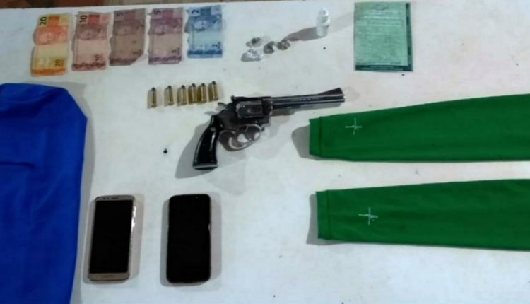 POLÍCIA MILITAR PRENDE DUPLA DE ASSALTANTES E RECUPERA OBJETOS ROUBADOS