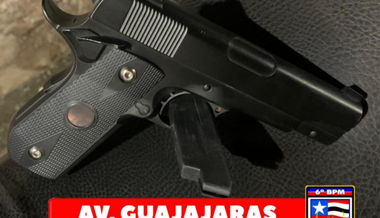 POLÍCIA MILITAR CONDUZ DOIS INDIVÍDUOS QUE PORTAVAM UM SIMULACRO DE ARMA DE FOGO