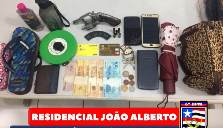 POLÍCIA MILITAR PRENDE INDIVÍDUO COM ARMA DE FOGO E RECUPERA VEÍCULO ROUBADO