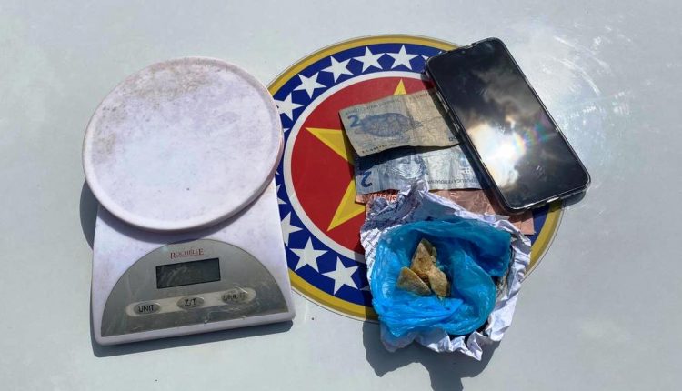 PMMA PRENDE SUSPEITO DE TRAFICO DE DROGAS NA ÁREA DO POEIRÃO
